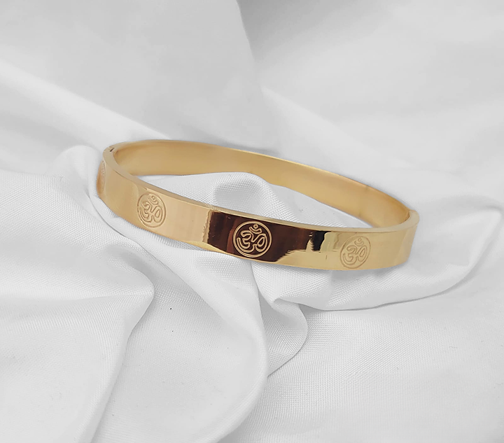 Relaxing Om Solid Gold Plated Men's Kada